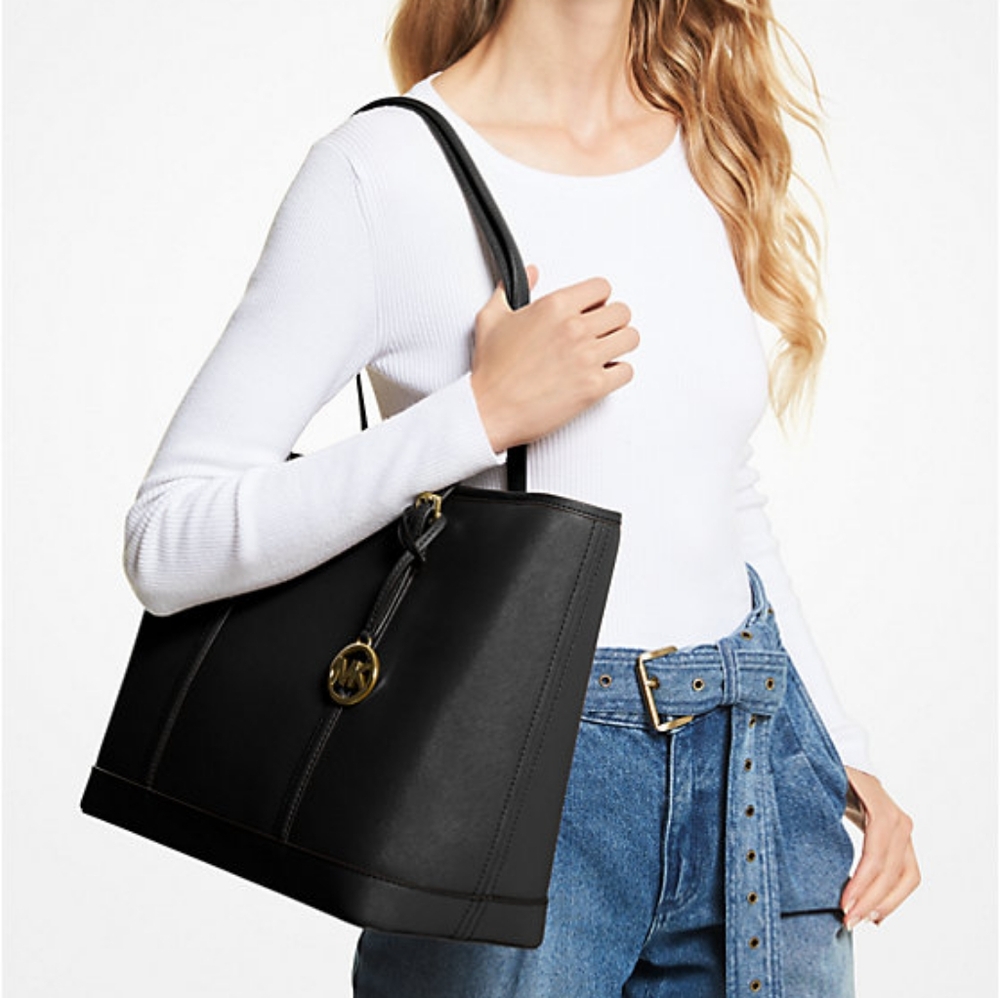 Michael Kors Black Jet Set Tote Bag - Picture 4 of 4